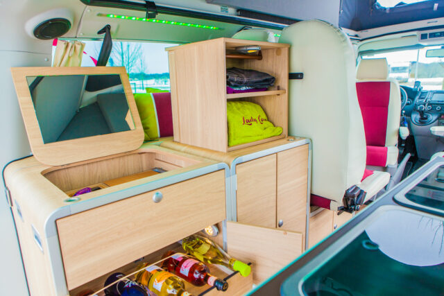 LadyCamper Minibar und Kleiderschrankmodul