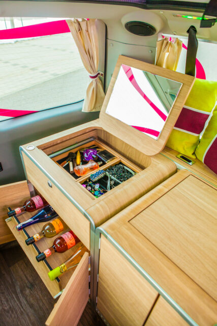 LadyCamper Minibar und Schmuckfach