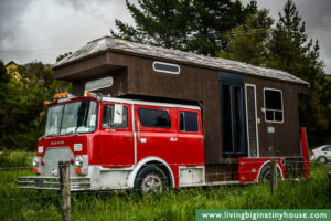 Ausbau Holz (c) livingbiginatinyhouse
