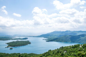 Camping Montenegro Seenlandschaft bei Niksic