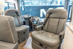 Glamping Volkner Mobil Performance Fahrersitze