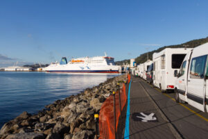 Mit dem Campervan auf die Fähre Richtung Südinsel Neuseelands