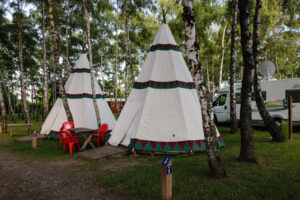 Tipis auf dem Camping Le Ranch des Volcans in Frankreich