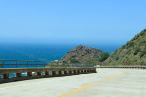 Kurven auf dem State Highway 1 in Kalifornien