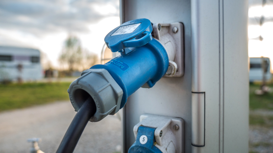 Strom im Wohnmobil Landstrom 230 V