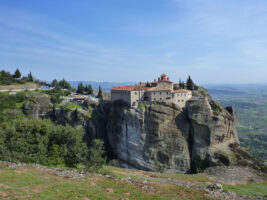 Ein Kloster auf den Meteora-Felsen in Griechenland