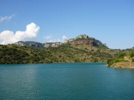 Blick hinauf nach Siurana, Katalonien, Spanien