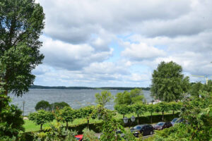 Ein Blick von Müritz auf den See