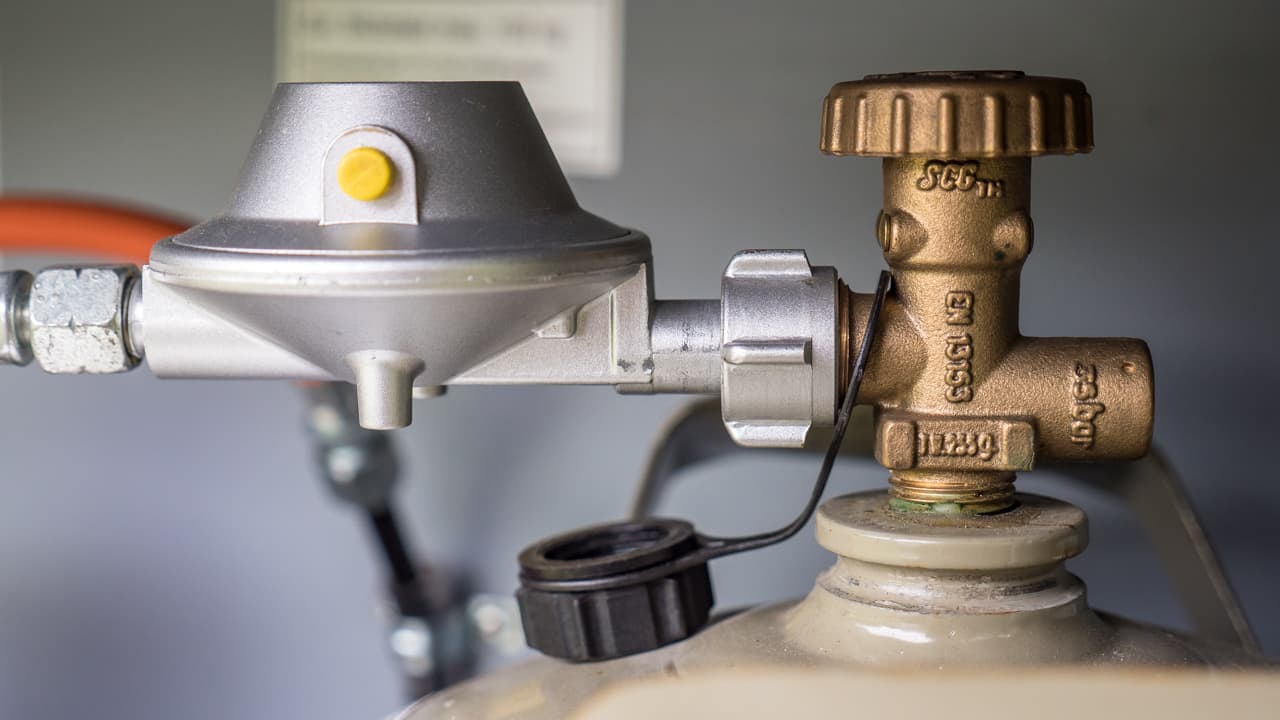 Druckminderer und Gasschlauch