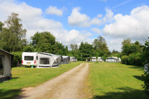Mit dem Reisemobil und Caravan auf einem Campingplatz in Dänemark