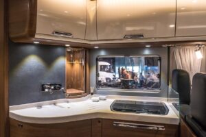 Niesmann+Bischoff Caravan Salon Düsseldorf 2017 Küchenzeile