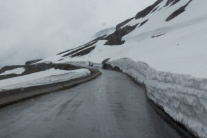 Schnee in Norwegen während der Hochsaison