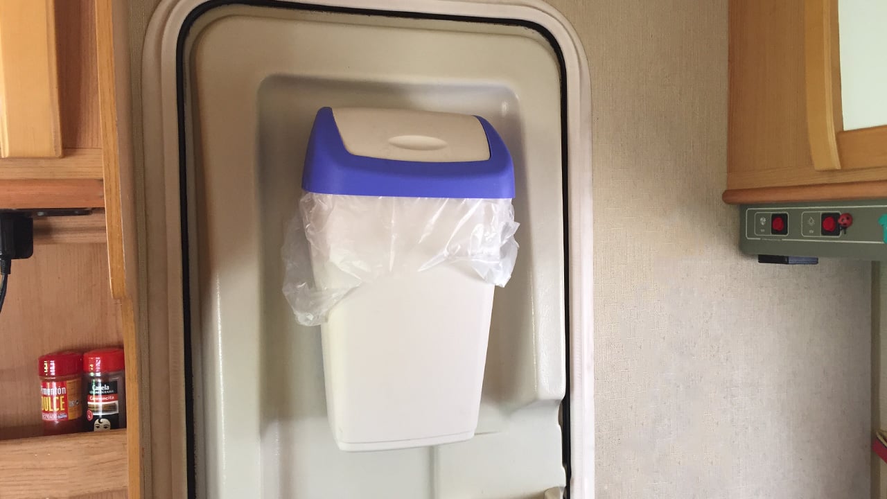 Mülleimer in Wohnmobil und Wohnwagen: Mülltrennung auf kleinstem Raum