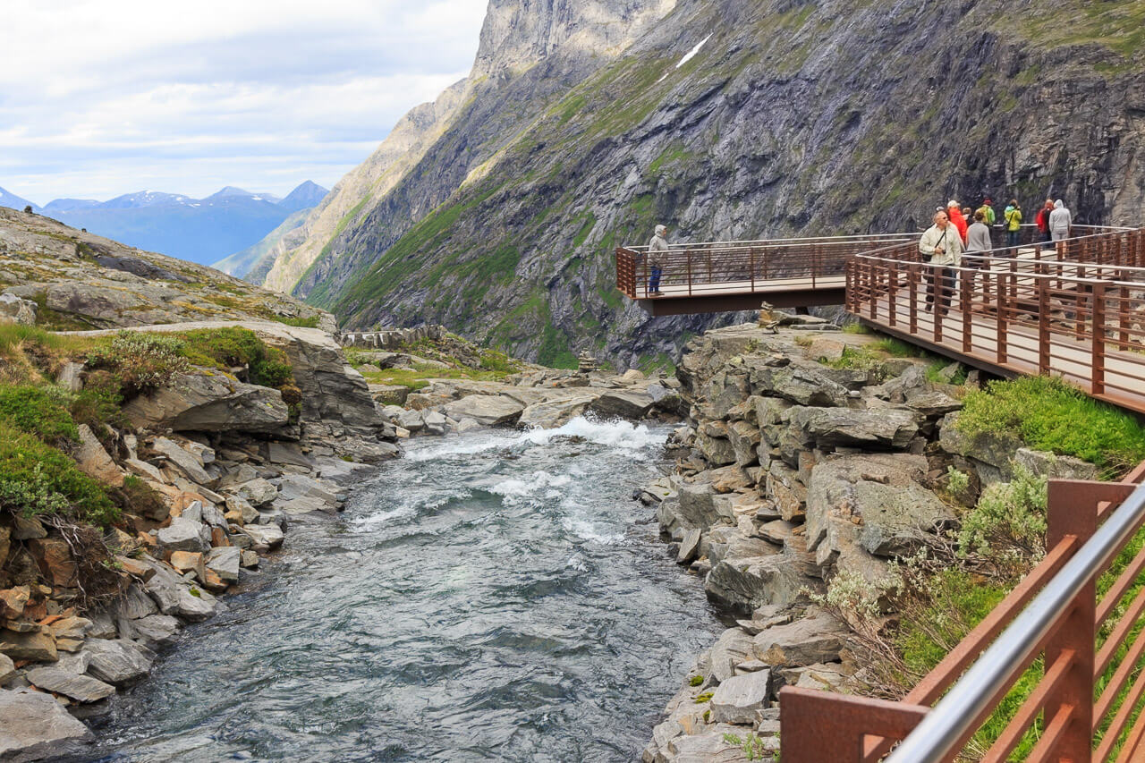 Keine Angst vor der Fahrt über den Trollstigen in Norwegen 17 Eine Aussichtsplattform am Trollstigen