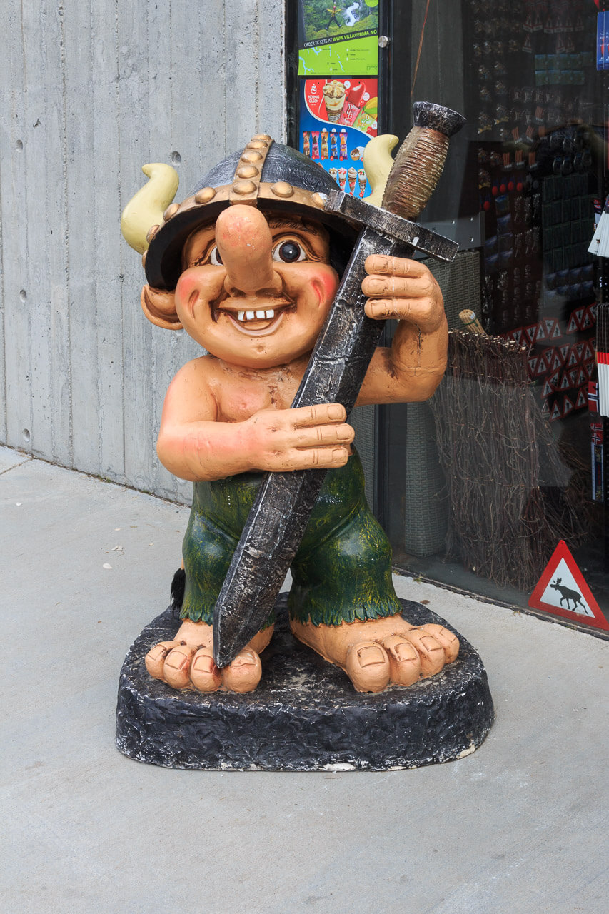 Keine Angst vor der Fahrt über den Trollstigen in Norwegen 16 Ein Troll am Trollstigen