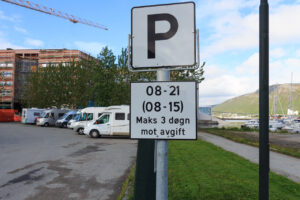 Übernachten auf einem Parkplatz in der Stadt