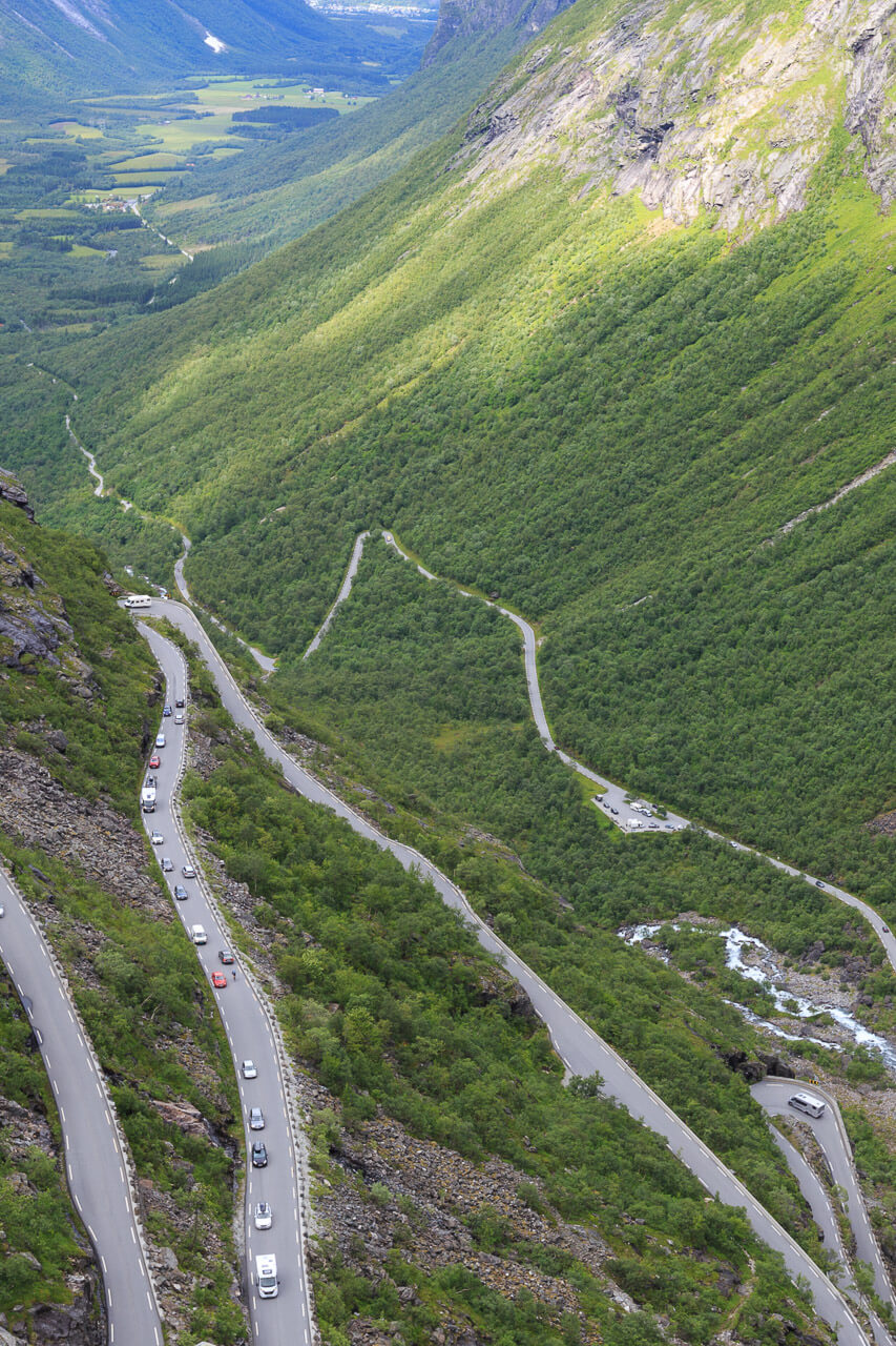 Keine Angst vor der Fahrt über den Trollstigen in Norwegen 6 Fahrzeuge auf dem Trollstigen