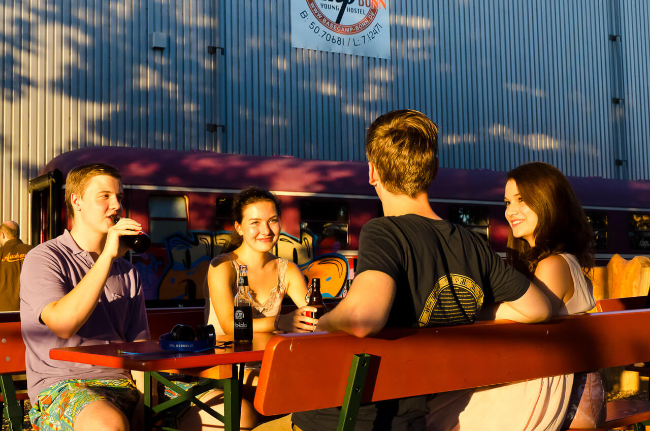 BaseCamp Bonn - Der Indoor-Campingplatz 9 Biergarten im BaseCamp