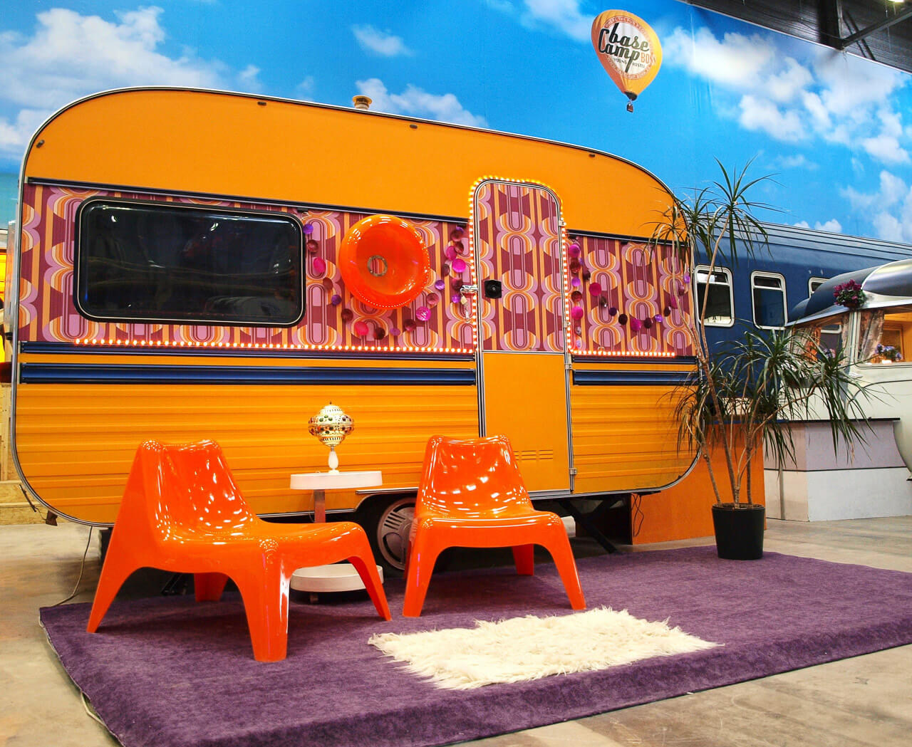 BaseCamp Bonn - Der Indoor-Campingplatz 5 Hippie - Wohnwagen im BaseCamp Bonn