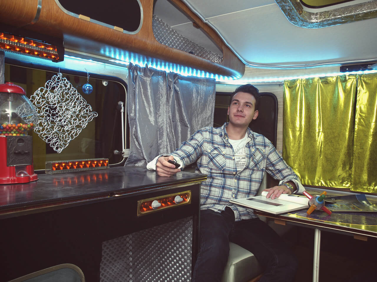 BaseCamp Bonn - Der Indoor-Campingplatz 15 Innenraum vom Space