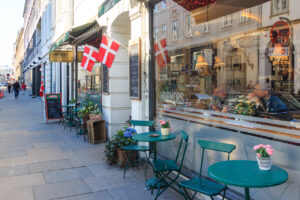 Café und Restaurant in Dänemark mit Hund