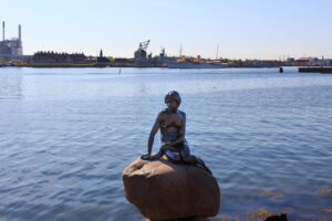 Wahrzeichen von Dänemark, die kleine Meerjungfrau in Kopenhagen