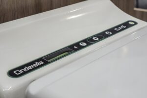Ratgeber Campingtoilette: Funktionsweise, Kosten, Vor- und Nachteile von Verbrennungstoiletten
