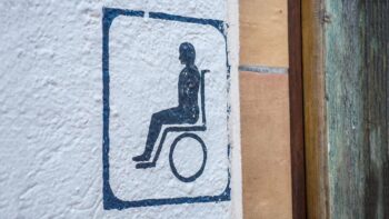 Barrierefreie Bäder müssen leicht zugänglich und geräumig sein.