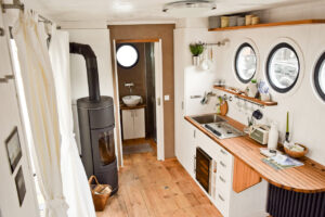 Innenraum von einem Tiny House zum Probewohnen