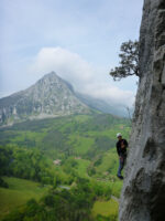 Blick auf den Klettersteig in El Caliz Nordspanien