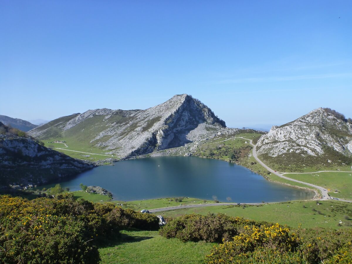Interessante Routen in Nordspanien zum Nachfahren: Asturien und Galicien 9 Toller Blick auf einen See in Covadonga in Asturien