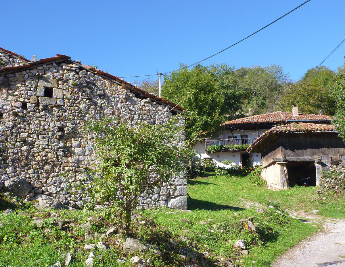 Interessante Routen in Nordspanien zum Nachfahren: Asturien und Galicien 1 Schoene Steinhaeuser in Las Arenas
