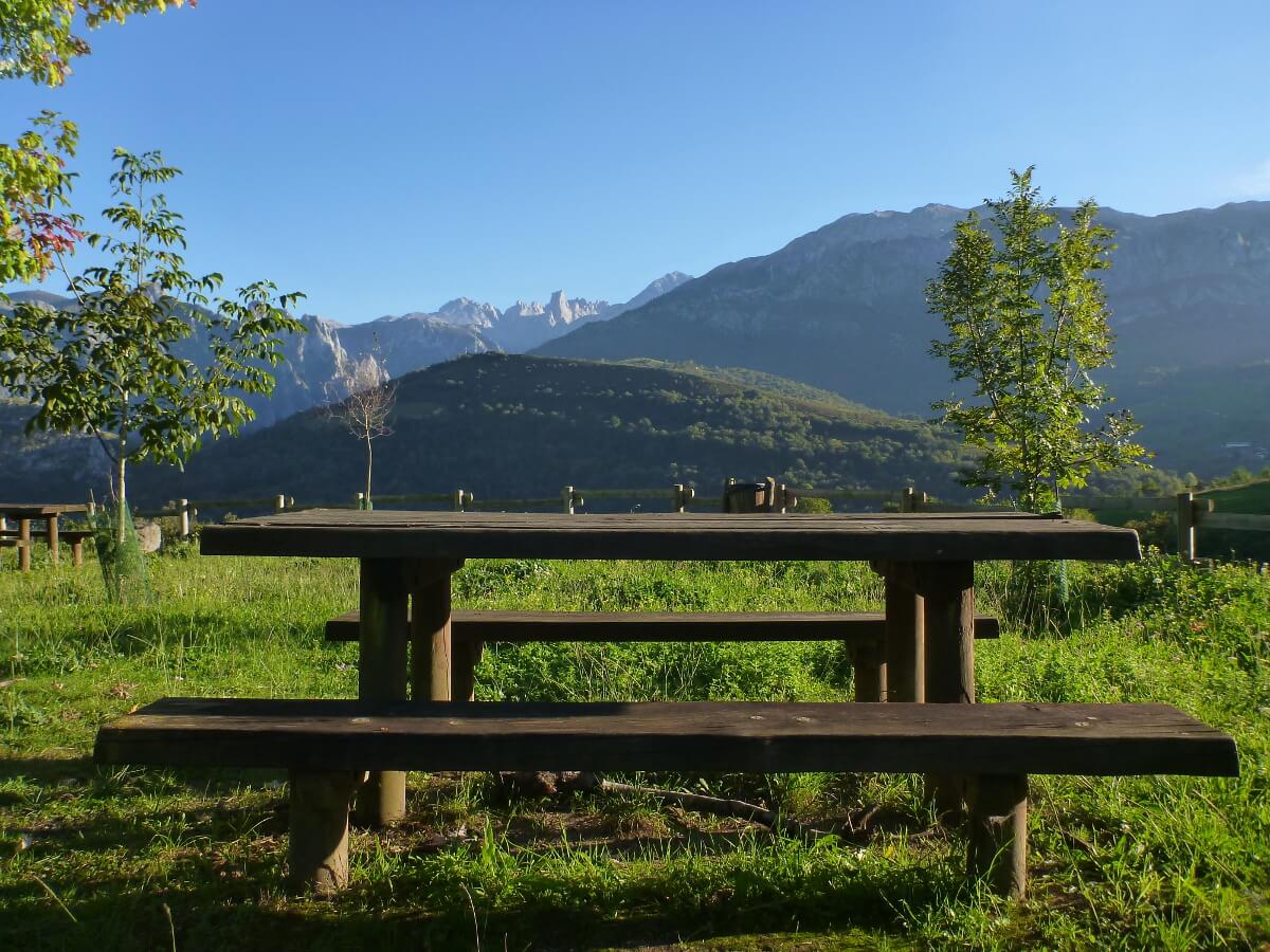 Interessante Routen in Nordspanien zum Nachfahren: Asturien und Galicien 3 Aussicht auf den beruehmten Berg Naranjo de Bulnes in Asturien