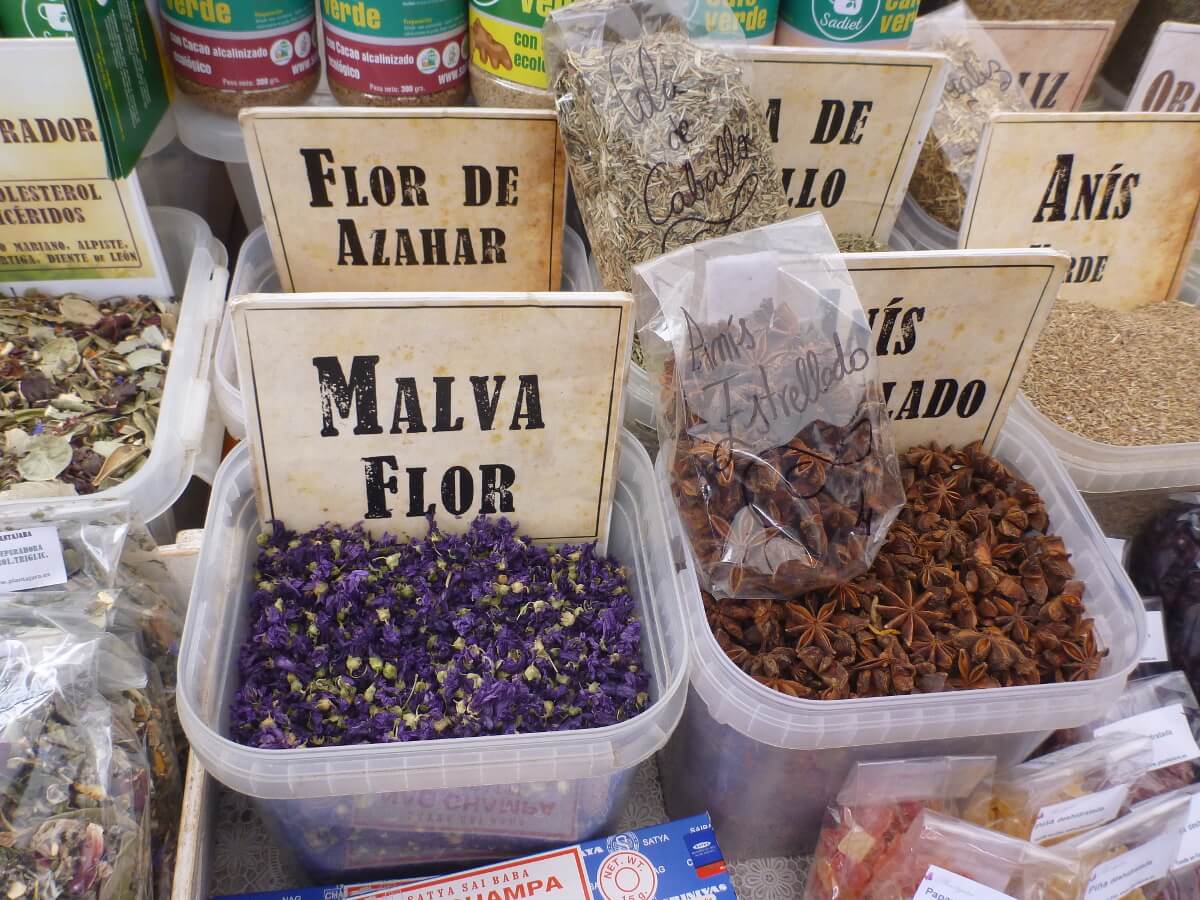 Interessante Routen in Nordspanien zum Nachfahren: Asturien und Galicien 11 Schoene Blueten auf dem Markt von Canga de Onis