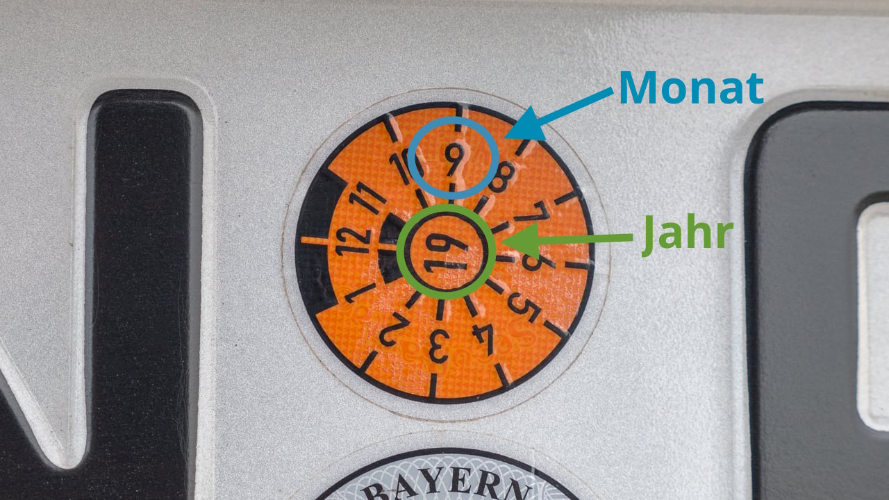TÜV-Plakette richtig ablesen