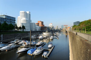 reiseziele april medienhafen duesseldorf