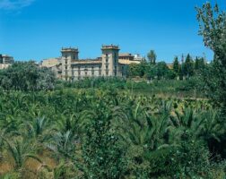 Blick auf eine Villa im Jardin del Turia in Valencia