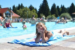 Poollandschaft vom Luxuscamping Platz Gitzenweiler Hof