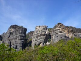 Blick auf Felsen in Meteora in Griechenland