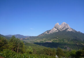 Blick auf den Berg Pedraforca in Katalonien