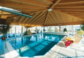 Blick in das Thermalbad auf dem Luxuscampingplatz Dreiquellenbad