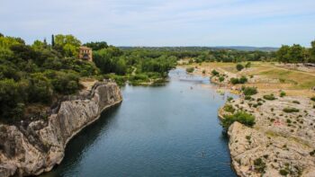 Blick vom Pont du Gard. Ein tolles Reiseziel fuer den Fruehling