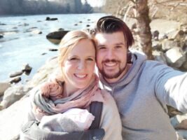 Weltenbummler nach der Weltreise, wo sie schwanger gereist sind