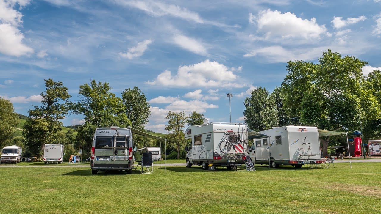 Wohnmobil privat vermieten - Kostenkalkulation, Versicherung, Mietersuche 1 Wohnmobil Kosten decken - Fahrzeugtypen für Vermietung