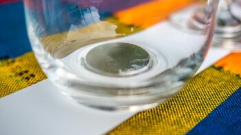 Magneten im Boden der rutschfesten Glaeser