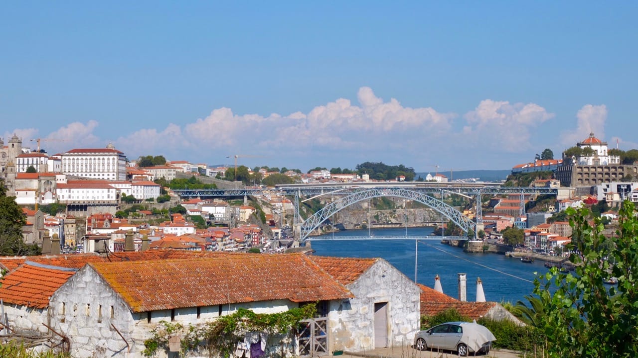 Wildcamping in Portugal - Regeln und Tipps für einen gelungenen Urlaub 2 Eine tolle Aussicht auf Porto auf einer Reise durch Portugal