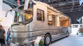 Ein Luxuswohnmobil bei dem sich die Frage stellt, ob das noch Camping ist