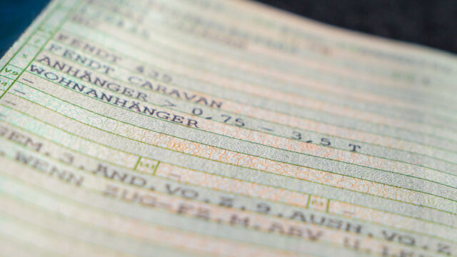 Wohnwagen anmelden: So klappt die Zulassung reibungslos 76 Wohnmobil oder Wohnwagen anmelden - was brauche ich?