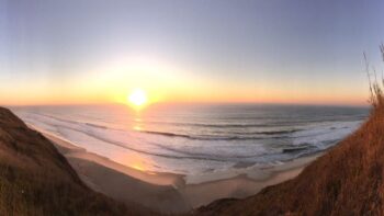 Camping in Portugal mit tollem Sonnenuntergang ueber dem Meer
