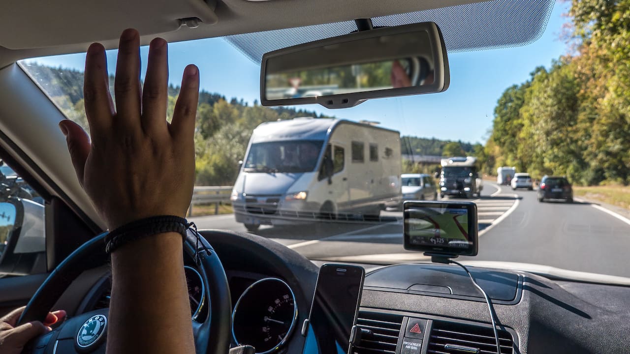 Kolumne: Von Grußmuffeln auf der Straße und Grußdebatten im Netz
